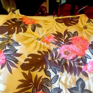 Silk skirt or skort floral side slit to mend